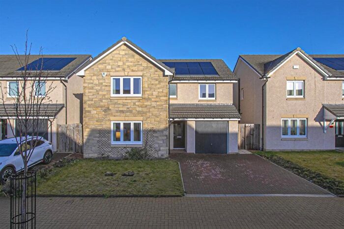 4 Bedroom Detached House For Sale In Macquarrie Crescent, Dunfermline, KY11
