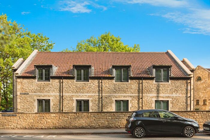 2 Bedroom Flat For Sale In London Road West, Bath, BA1