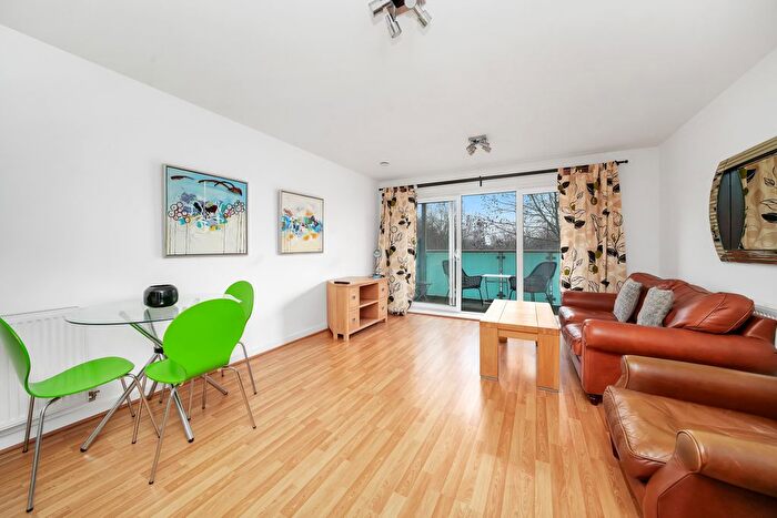 2 Bedroom Flat For Sale In Evelyn Court, Burdett Road, London, E3