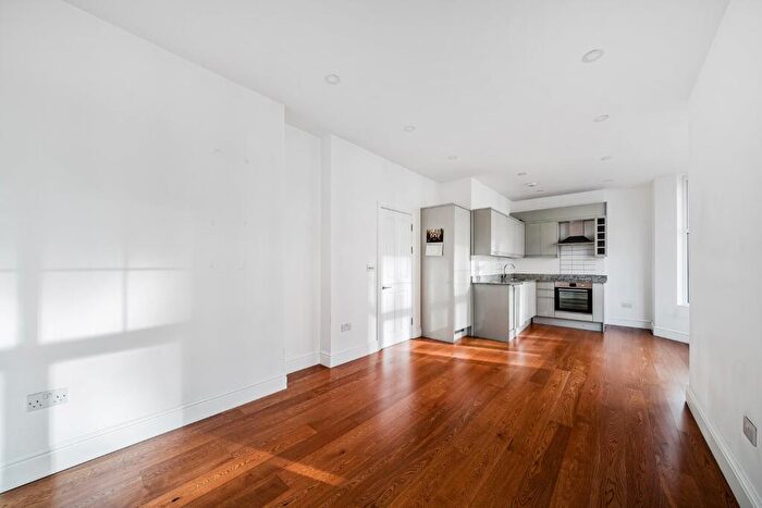 2 Bedroom Apartment For Sale In Old Woking Road, West Byfleet, Surrey, KT14