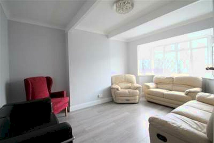 5 Bedroom Semi-Detached House To Rent In Ingram Road, CR7