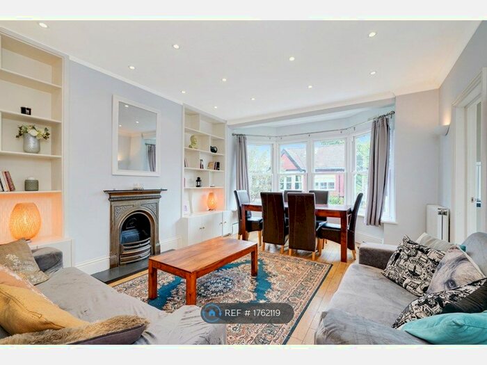 3 Bedroom Flat To Rent In Floor, London, W3