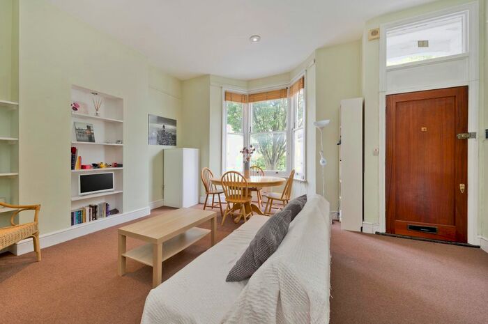 2 Bedroom Flat To Rent In Gratton Road, London, W14