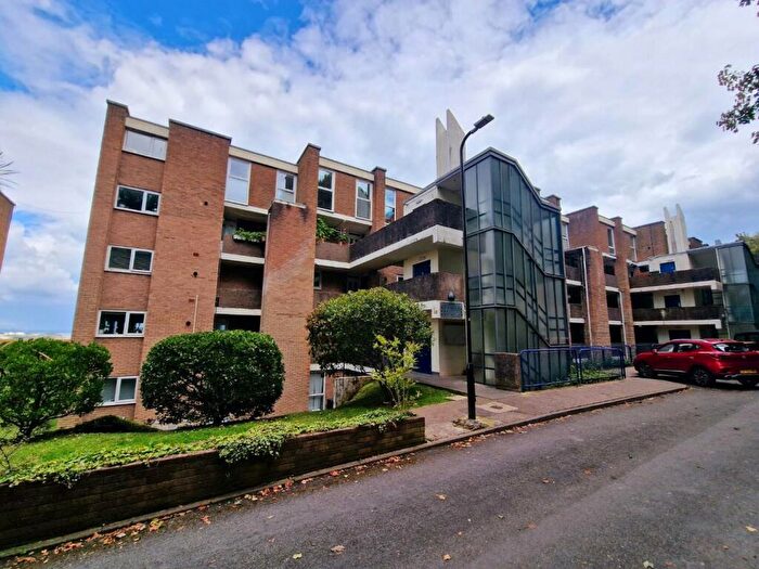 2 Bedroom Flat To Rent In Clwyd, Northcliffe, Penarth, CF64