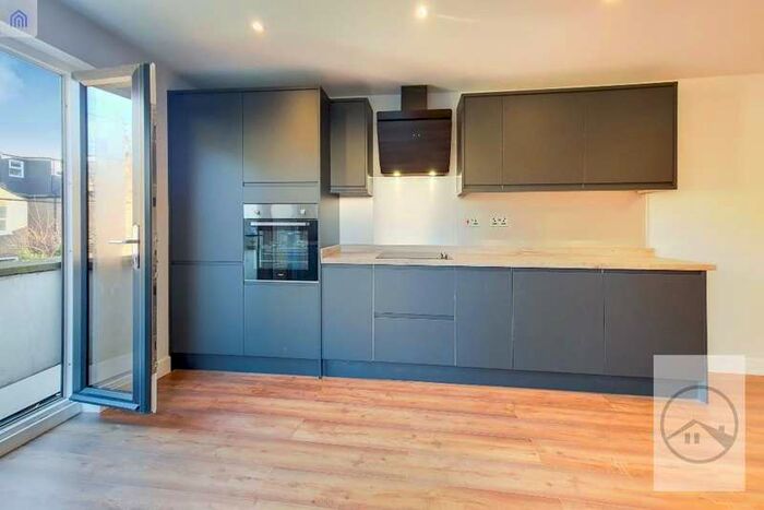 2 Bedroom Flat To Rent In Mitcham Road, Tooting, SW17