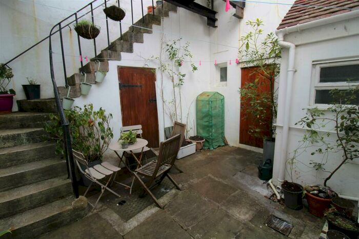 2 Bedroom Flat To Rent In Rock Grove, Brighton, BN2