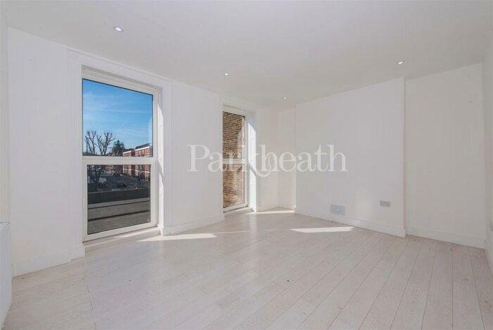 3 Bedroom Apartment To Rent In Kentish Town Road, London, NW5