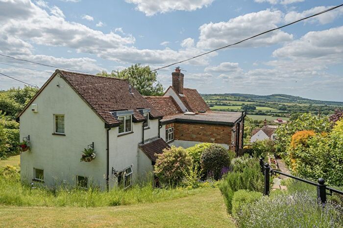 5 Bedroom Cottage For Sale In Lower Road, Loosley Row, HP27