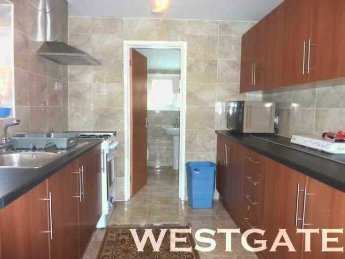 4 Bedroom Terraced House To Rent In Highgrove Street, Reading, RG1