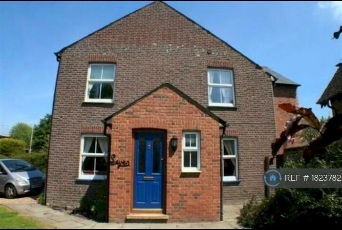 3 Bedroom Semi-Detached House To Rent In Lower Luton Road, Harpenden, AL5