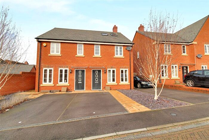 3 Bedroom Semi Detached House For Sale In Paice Gardens, Basingstoke, Hampshire, RG24