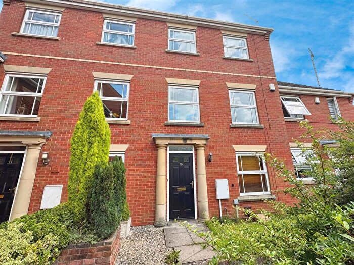 4 Bedroom Town House To Rent In Redrock Crescent, Kidsgrove, ST7