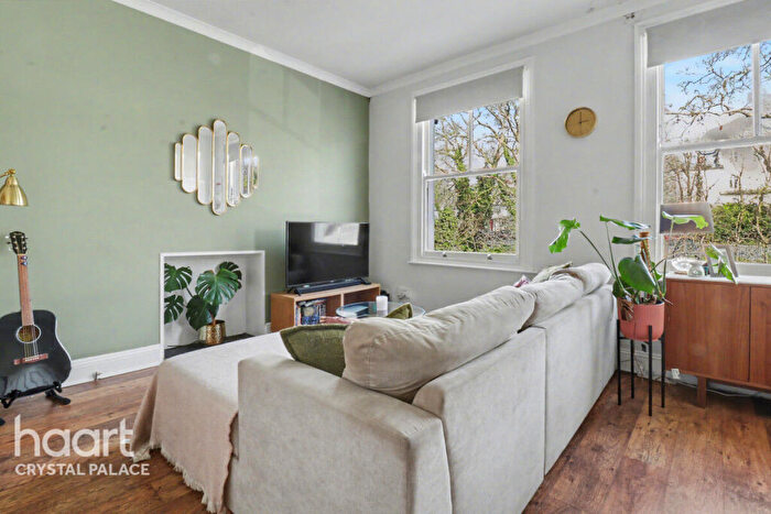 1 Bedroom Flat For Sale In Beauchamp Road, London, SE19