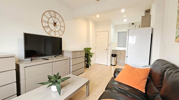 2 Bedroom Flat To Rent In Arbury Road, Cambridge, CB4