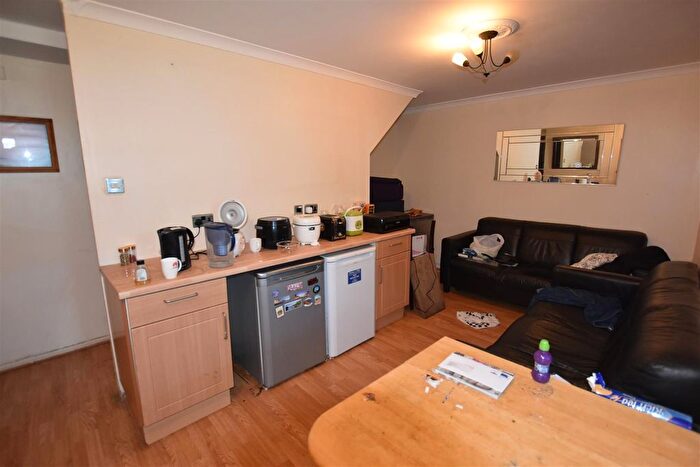 4 Bedroom Property To Rent In Clem Attlee Court, London, SW6