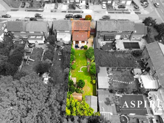 4 Bedroom Semi-Detached House For Sale In Giffords Cross Avenue, Corringham, Stanford-Le-Hope, SS17