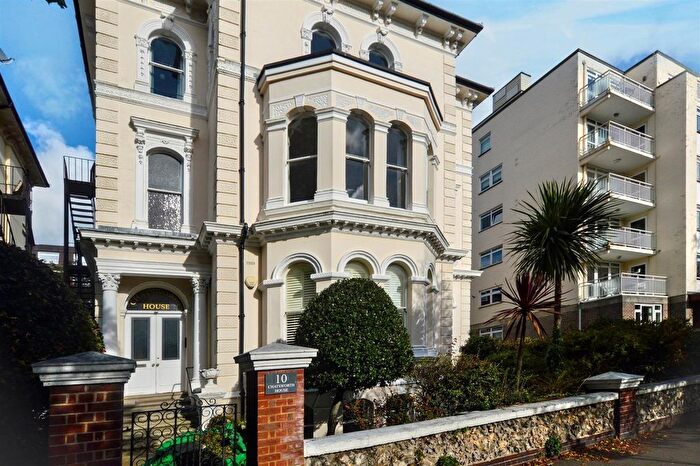 3 Bedroom Flat To Rent In Devonshire Place, Eastbourne, BN21