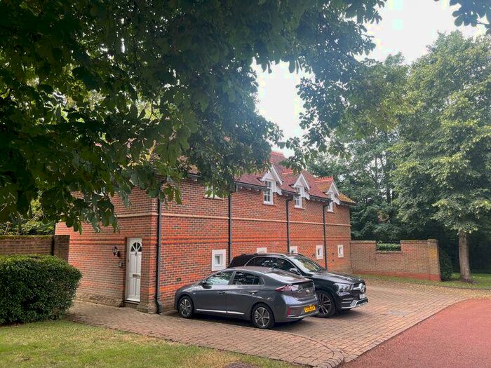 2 Bedroom Flat To Rent In Wethered Park - Central Marlow, SL7