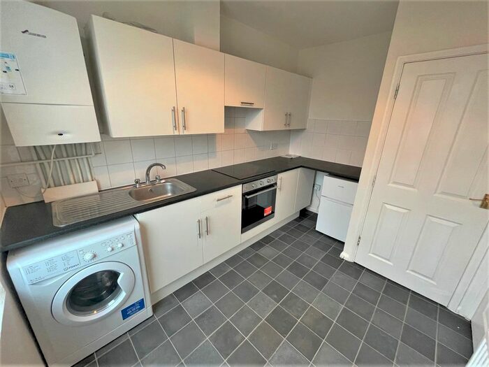 1 Bedroom Flat To Rent In C, Luton Road, Chatham, Kent, ME4