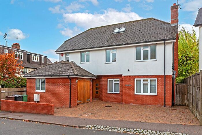 5 Bedroom Detached House To Rent In Sheppards Close, St Albans, AL3