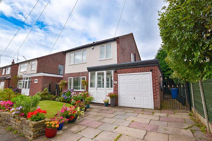 3 Bedroom Detached House For Sale In Reading Drive, Sale, M33
