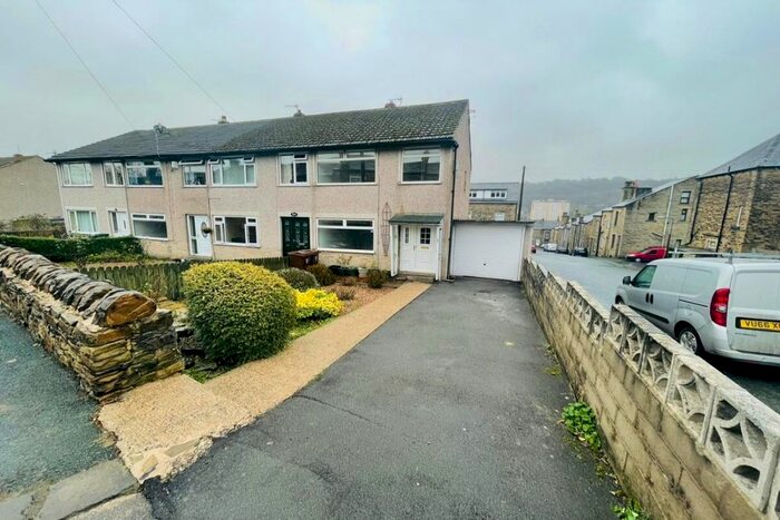 3 Bedroom Terraced House To Rent In Ingrow Lane, Keighley BD22