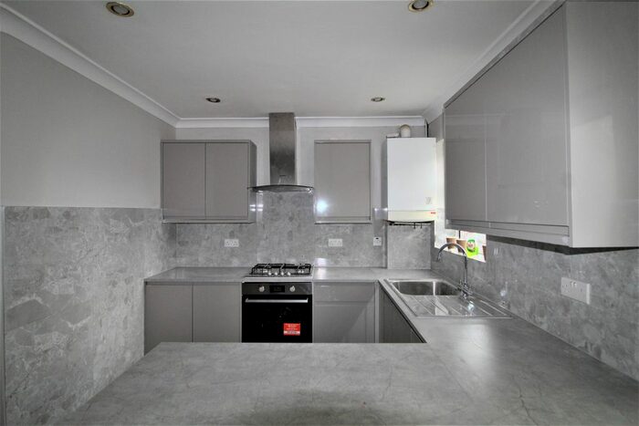 3 Bedroom Semi-Detached House To Rent In Shakespeare Avenue, Hayes, UB4