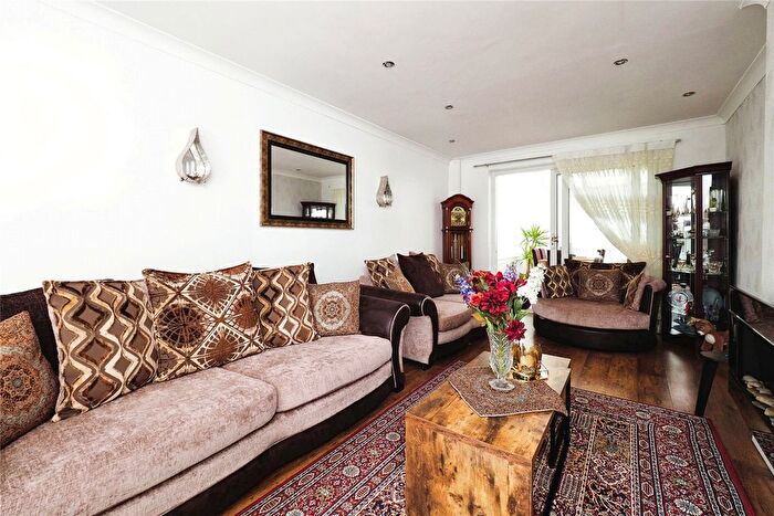 3 Bedroom Terraced House For Sale In Fingal Close, Clifton, Nottingham, NG11