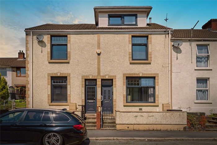 6 Bedroom End Of Terrace House For Sale In Neath Road, Plasmarl, Swansea, SA6