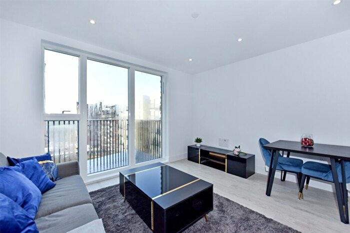 2 Bedroom Apartment To Rent In Artesian House, Memorial Avenue, Slough, SL1