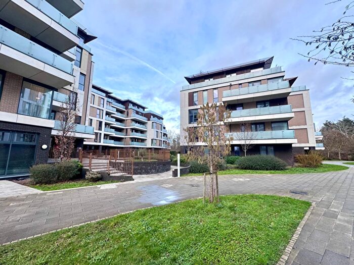 3 Bedroom Flat To Rent In Quebec Way, London, SE16