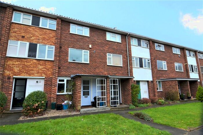 2 Bedroom Flat To Rent In Cumberland Close, Twickenham, TW1