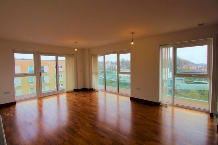 2 Bedroom Apartment To Rent In Langley Square, Dartford, DA1