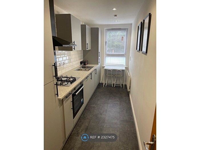 3 Bedroom Flat To Rent In Minerva Way, Glasgow, G3