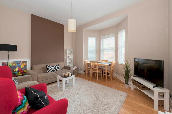 1 Bedroom Flat To Rent In Merton Road, Earlsfield, SW18