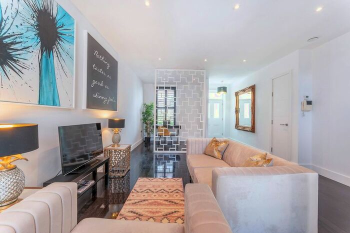 4 Bedroom Property To Rent In Cathnor Road, Shepherd's Bush, London, W12