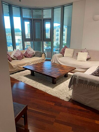 2 Bedroom Flat To Rent In Bridges Court Road, London, SW11