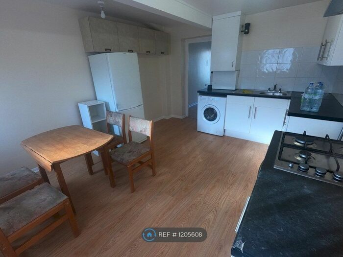 4 Bedroom Terraced House To Rent In Dabbs Hill Lane, Northolt UB5