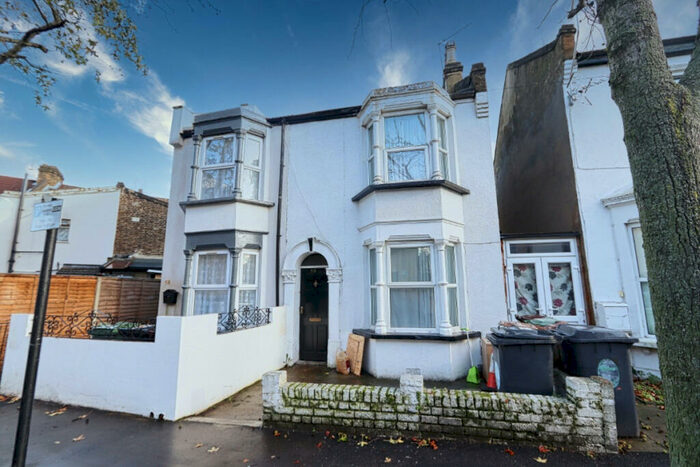 2 Bedroom Semi-Detached House To Rent In Buckland Road, Leyton, E10