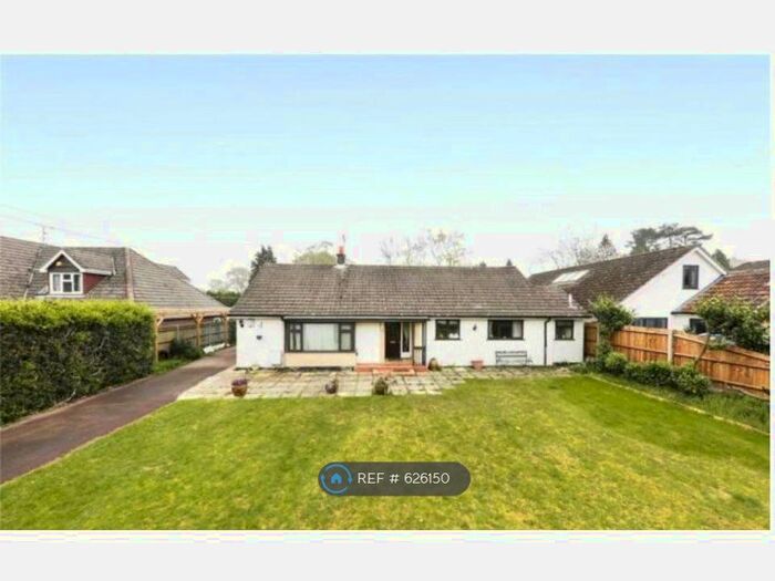 4 Bedroom Bungalow To Rent In Pine Drive, Finchampstead, Wokingham, RG40