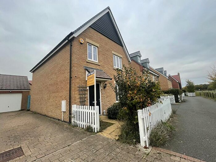 4 Bedroom Detached House For Sale In Arnold Rise, Biggleswade, SG18