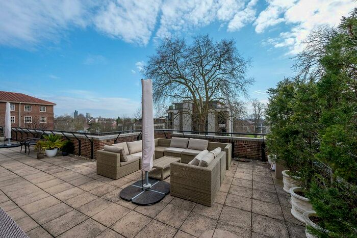 2 Bedroom Flat To Rent In Scott Avenue, Putney, London, SW15