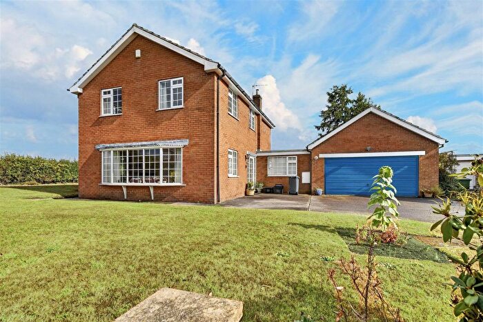 4 Bedroom Detached House For Sale In Hill View, Stockton Lane, YO31