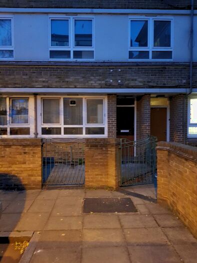3 Bedroom Maisonette To Rent In Blackthorne Court Cator Street, Peckham, SE15
