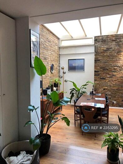2 Bedroom Flat To Rent In Albert Street, London, NW1