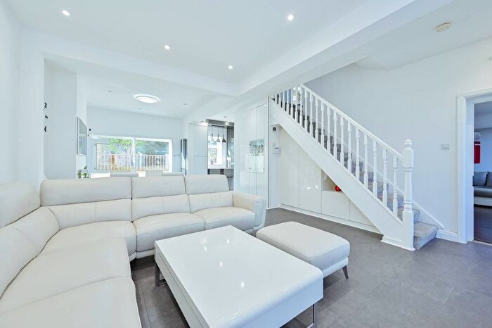 4 Bedroom Semi-detached House For Sale In Gammon Lane, Watford, WD24