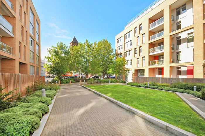 1 Bedroom Apartment To Rent In Coral Apartments, Salton Square, Tower Hamlets, London, E14