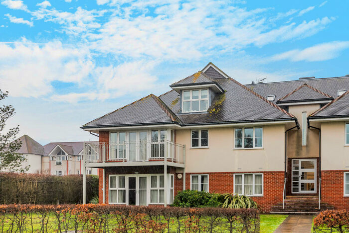 2 Bedroom Apartment To Rent In Halyard House, Lymington, SO41