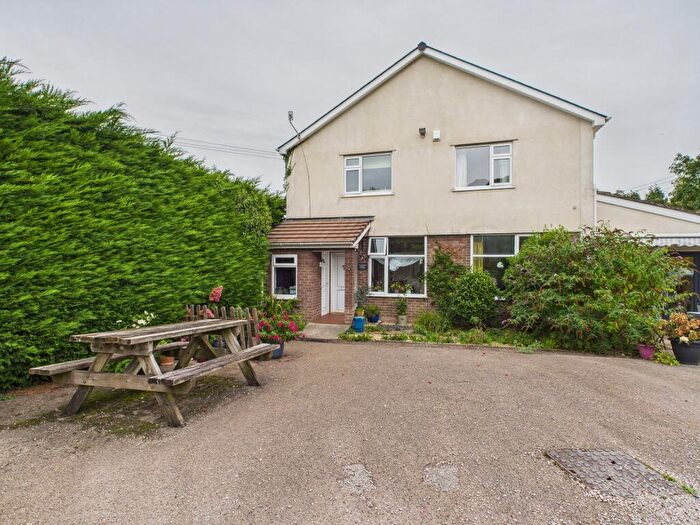 3 Bedroom Flat For Sale In Merthyr Road, Llanfoist, NP7