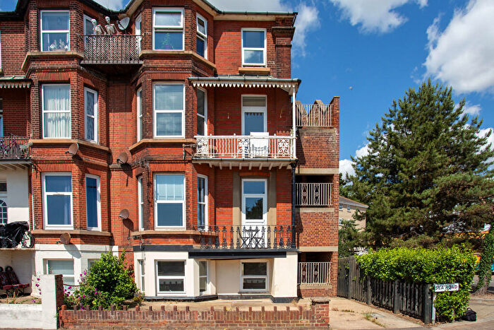 2 Bedroom Flat To Rent In Sea Road, Felixstowe, IP11